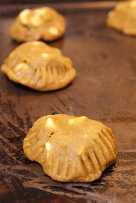 Pumpkin Spice Crunch Empanada Cookies