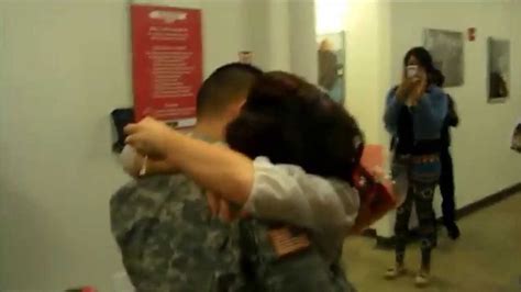 Homecoming Soldier Surprises Wife Youtube