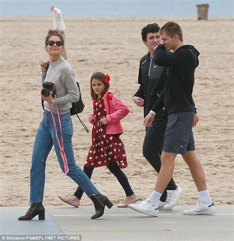 katie holmes enjoys casual beach day with daughter suri daily mail online