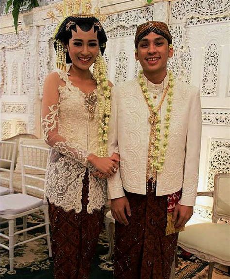 Inspirasi Gaun Pengantin Adat Jawa Muslim Budm Jenis Pakaian Adat Jawa