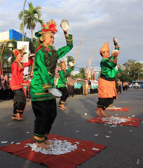 7 Keunikan Tari Piring Khas Minangkabau Sumatera Barat