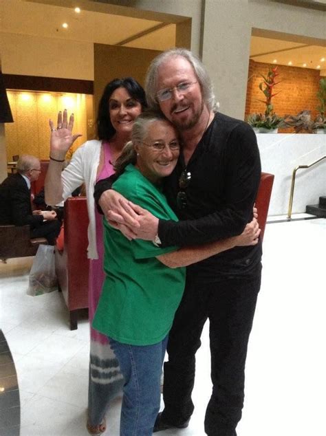 Barry His Mom And Wife Linda In 2020 Barry Gibb Andy Gibb Bee Gees