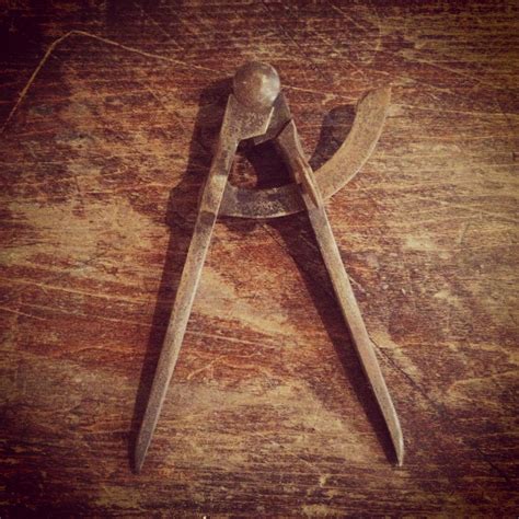 (you can see all of the photos here) i think the theory is to find and take pictures of things that look like each letter. Letter A #tools #rustica #object | Objects that Look like ...