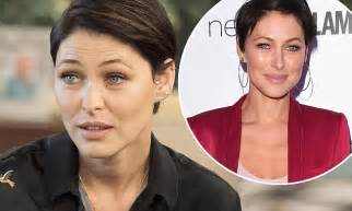 Emma Willis Reveals Holly Willoughby Made Her Stage Dive Daily Mail