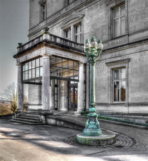 Villa hügel (wien), villa des freiherrn carl von hügel in wien villa hügel (darmstadt) , eine von wilhelm carl gustav von doderer erbaute villa in darmstadt dies ist eine begriffsklärungsseite zur unterscheidung mehrerer mit demselben wort bezeichneter begriffe. Villa Hügel (1)Seitenportal Foto & Bild | architektur ...
