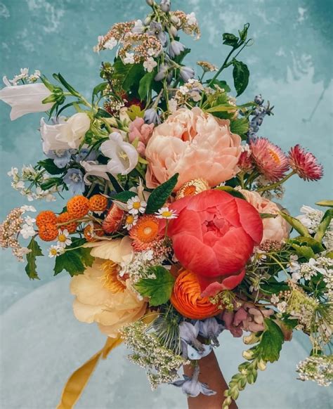 Best Wedding Bouquets Of The Year Our Favorite Arrangements From 2021