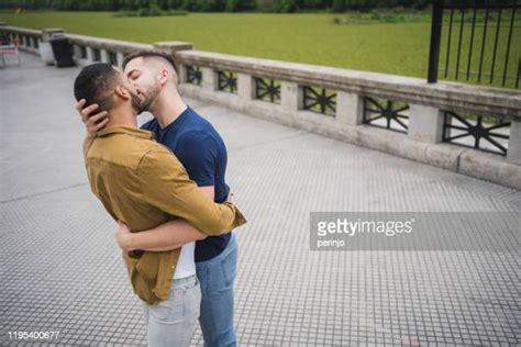Bearded Gay Men Kissing Photos Et Images De Collection Getty Images
