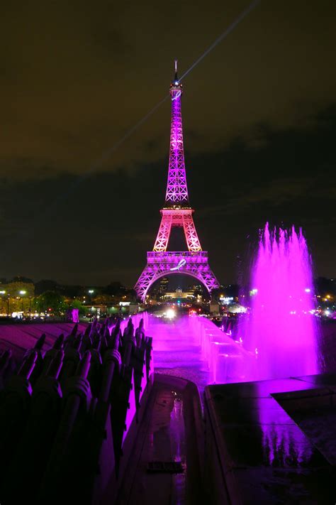 Pink Eiffel Tower Tour Eiffel éclairée Couleur Rose Pour Octobre Rose