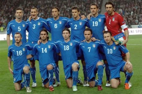 Europei di calcio fase finale a gironi: Europei calcio 2012 Roma, da Decathlon per tifare Italia ...