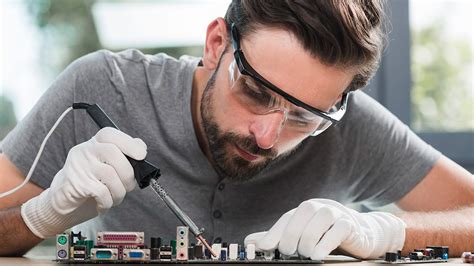How Safety Glasses Ideally Protect Your Eyes At The Workplace