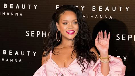 Rihannas Bio Net Worth Age Babies Boyfriend Achievements Height