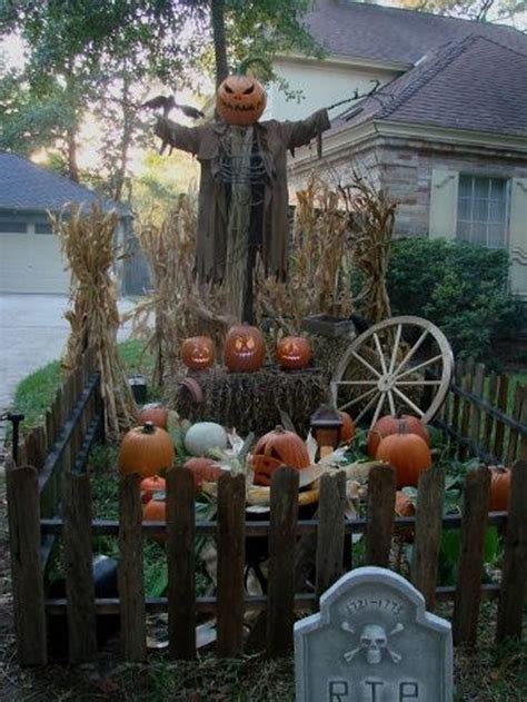 20 Front Yard Halloween Decoration Ideas