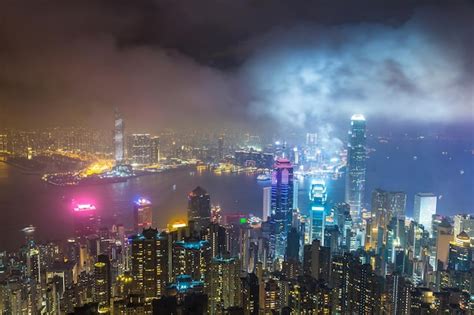 Vista nocturna panorámica del distrito de negocios de hong kong Foto