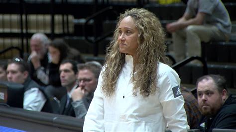 Uri Women S Basketball Coach Tammi Reiss Named A10 Coach Of The Year Receives Contract