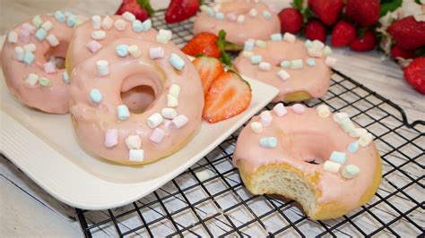 Donuts Aus Dem Ofen Mit Erdbeer Glasur Doughnuts Ohne Frittieren