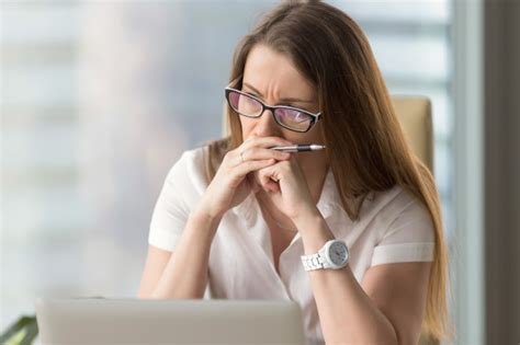 Depresi berat ditandai dengan kombinasi gejala yang dapat mencakup sebagai berikut Perbedaan Frustrasi, Stres, dan Depresi | SENI SEHAT
