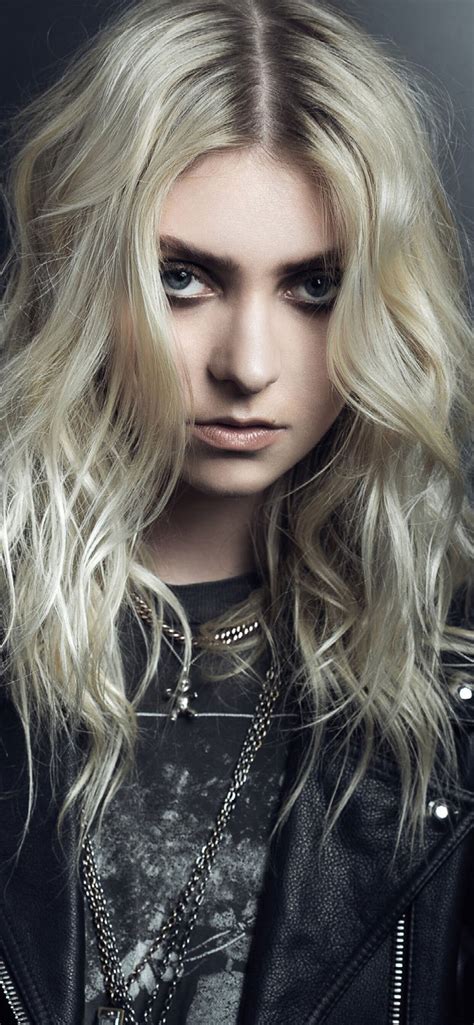 1242x2688 Taylor Momsen Iphone Xs Max Hd 4k Wallpapers Images
