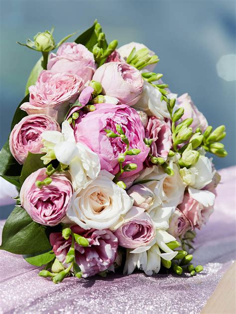 Top 10 Beautiful Blooms For Your Wedding Bouquet