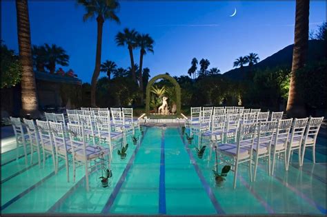Organize a classy poolside wedding reception by mixing equal parts of glamour and welcome. Is Plexiglass the next big wedding decor trend? | WedMeGood