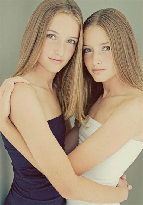 Sue Bryce Sisters Heart Pose Sister Poses Sibling Poses Siblings