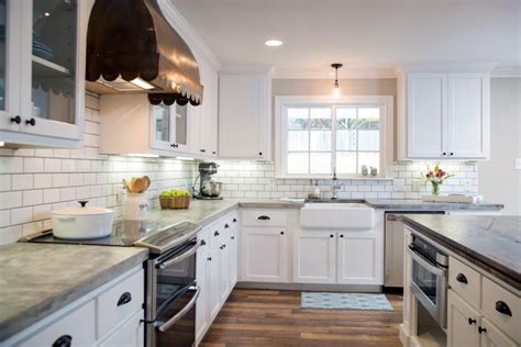 The cabinets have a very traditional style to them, and the painted lower cabinets tie in the more modern element. Get the Look: Fixer Upper Kitchen - House of Hargrove