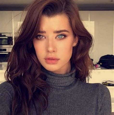 This 20 Year Old Model With Different Colored Eyes Is Blowing Up The Internet 23 Photos