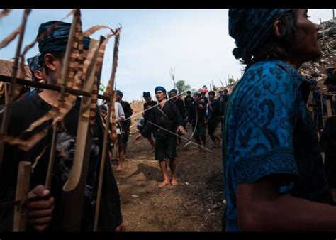 Penampilan Kesenian Tradisional Suku Baduy Antara Foto