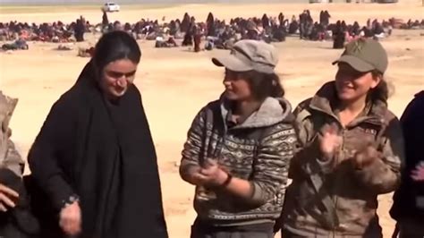 IŞİdten Kurtulan Ezidi Kadın Zorla Giydiği çarşafı Yaktı