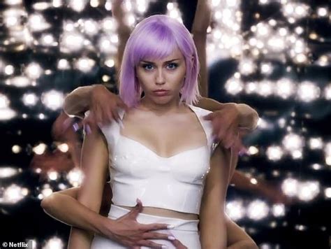 Miley Cyrus Oozes Sex Appeal In Her Black Mirror Character Ashley Os Music Video On A Roll