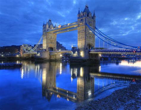 London Bridge (Tower Bridge) : Reflection on the River Tha ...