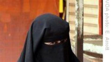 La Femme Au Niqab Jugée Pour Outrages Lors Dun Contrôle De Police à Trappes Condamnée