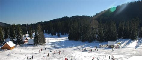 Letošnjo zimo se je mogoče sankati praktično povsod, saj je slovenija prekrita s snegom. Smučišče Jelka - Družinski Center Pokljuka