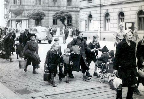 Pictures From War And History Expulsion Of Germans In Europe At Ww2 End