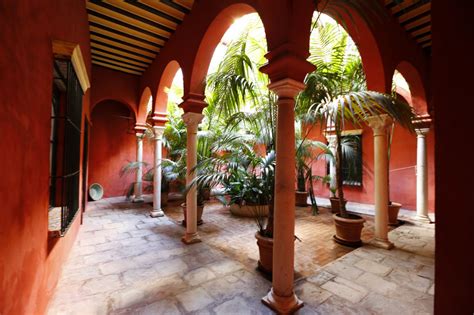 Una Casa Del Sxvii Escondida En El Corazón De La Sevilla Monumental