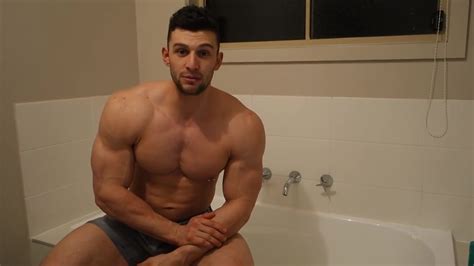 112312 Muscle Bodybuilder Takes A Bath And