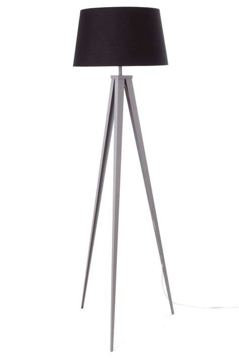Dicas de design de interiores. Feel Inspired by these Tripod Floor Lamps? Find more https ...