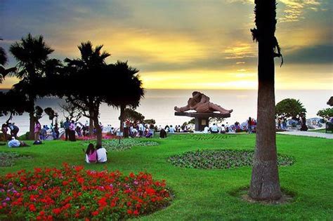 Lima Parque Del Amor En Miraflores Lima Del Artista Victor Delfin De