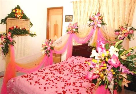 Honeymoon room decoration with flowers decorate bride and grooms hotel. Wedding Room Decoration Ideas in Pakistan for Bridal ...