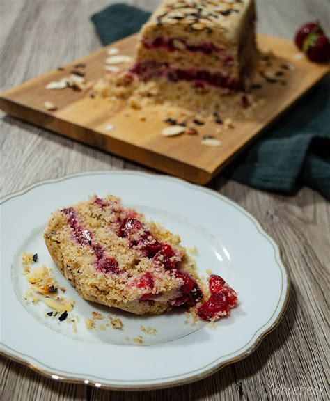 Den kuchen mit einem scharfen sägemesser in ca. Erdbeer-Zwieback-Kuchen - Möhreneck