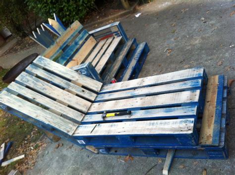 Unser team an produkttestern hat verschiedene produzenten getestet und wir präsentieren unseren lesern hier die ergebnisse unseres tests. Europaletten Bank Bauen | Küchenbar Aus Paletten - Die ...