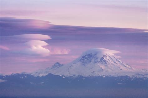 Mt Rainier Puts On Spectacular Show With Multi Layered Lenticular