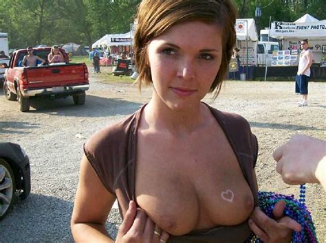 Showing Tits In Public Porn Sex Photos