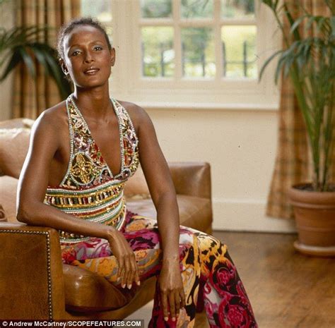 waris dirie receives campaigning award for fgm work fashion diva fashion african beauty