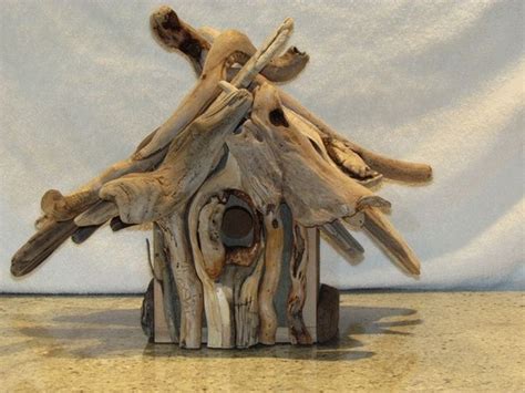 Make it with any wood scrap — you could even use driftwood or a large branch if you want a truly organic shape. Innovative Driftwood Art Ideas | Recycled Crafts