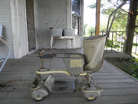 10 Vintage Strollers That Will Haunt Your Dreams