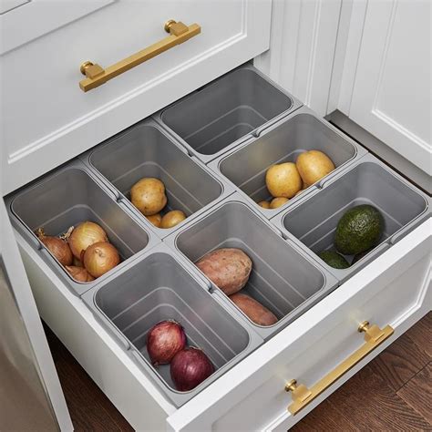 Diagonal drawer organizers make tidy cubbies for both your long cooking tools and the small ones without glass cabinet doors can be a beautiful component of kitchen cabinetry. طريقة تقسيم وتنظيم أدراج المطبخ | سوبر ماما