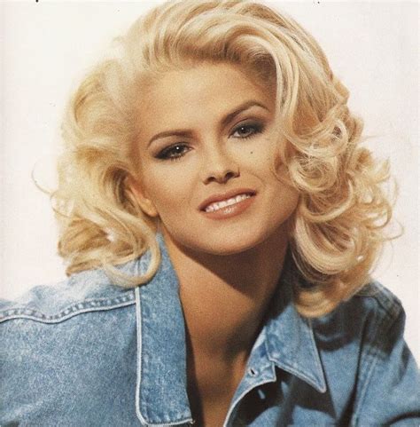 Anna Nicole Smith American Blonde Bombshell With A Tragic Life