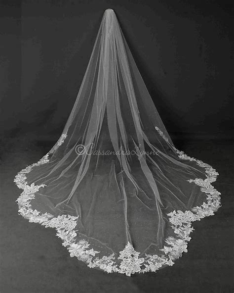 Dramatic Scallop Royal Length Lace Bridal Veil In 2020 Lace Veils Bridal Bridal Veil Bridal Lace