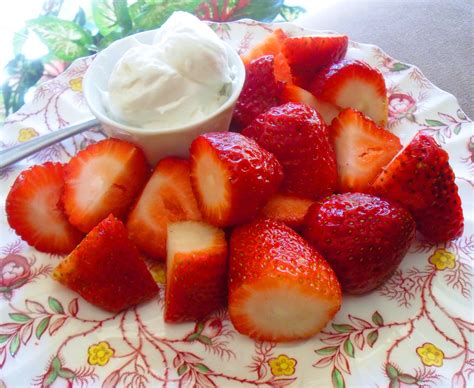Strawberries Romanoff - BigOven 183322