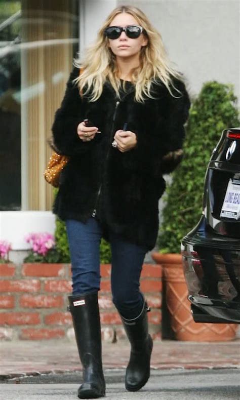 Olsens Anonymous 15 Ways To Wear Black Knee High Boots Like Ashley Olsen